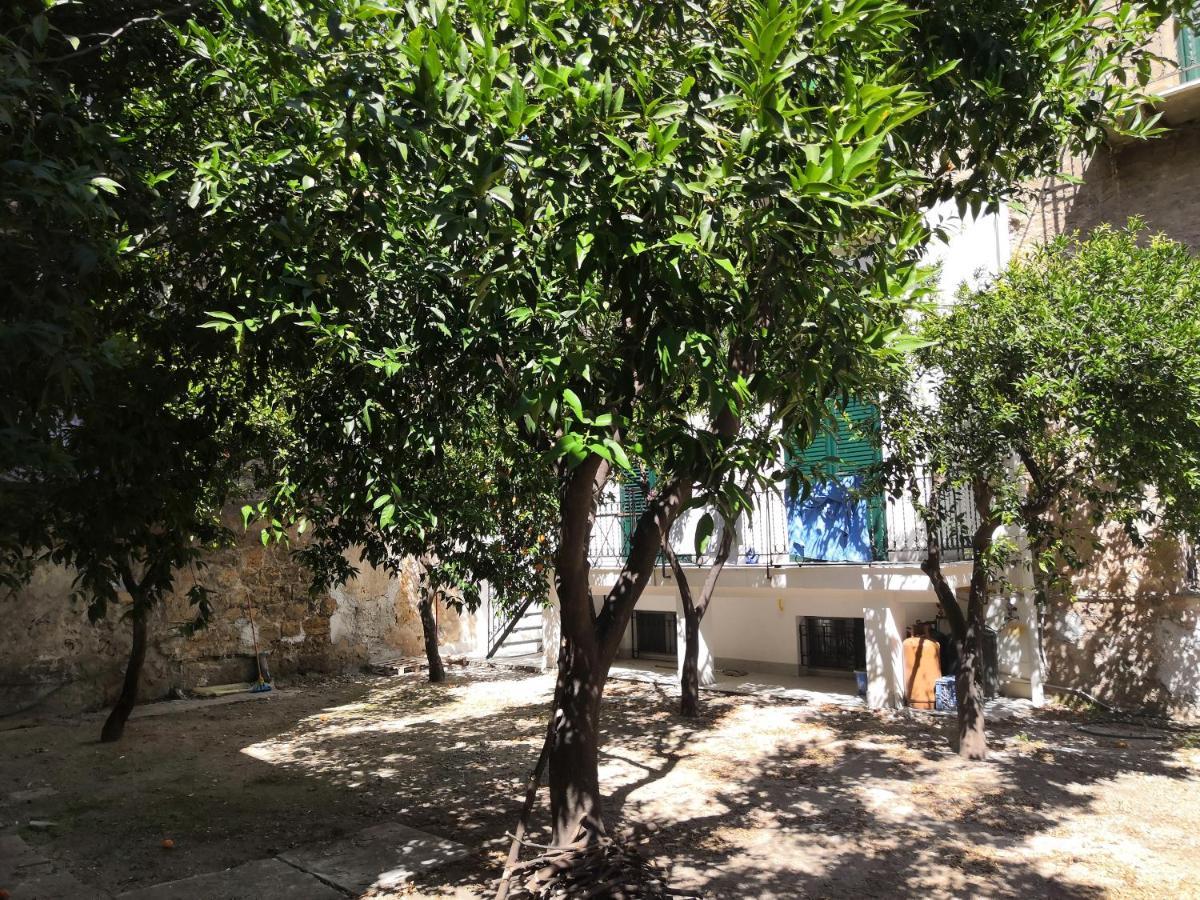 Garden House: Apartments And Rooms For Holidays Palermo Luaran gambar