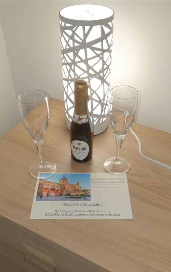 Garden House: Apartments And Rooms For Holidays Palermo Luaran gambar